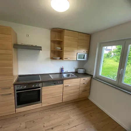 Monteurwohnung 3 Schlafzimmer, 6 Einzelbetten, Og, Zentral