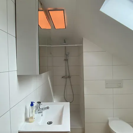 Monteurwohnung 3 Schlafzimmer, 6 Einzelbetten, Og, Zentral
