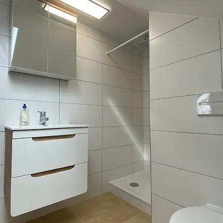 Monteurwohnung 3 Schlafzimmer, 6 Einzelbetten, Og, Zentral Freyung