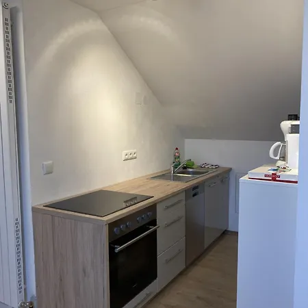 Monteurwohnung 3 Schlafzimmer, 6 Einzelbetten, Og, Zentral