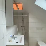 Monteurwohnung 3 Schlafzimmer, 6 Einzelbetten, Og, Zentral