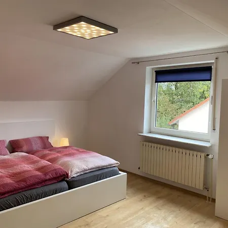 Monteurwohnung Naehe Spielplatz, 3 Schlafzimmer Apartment *